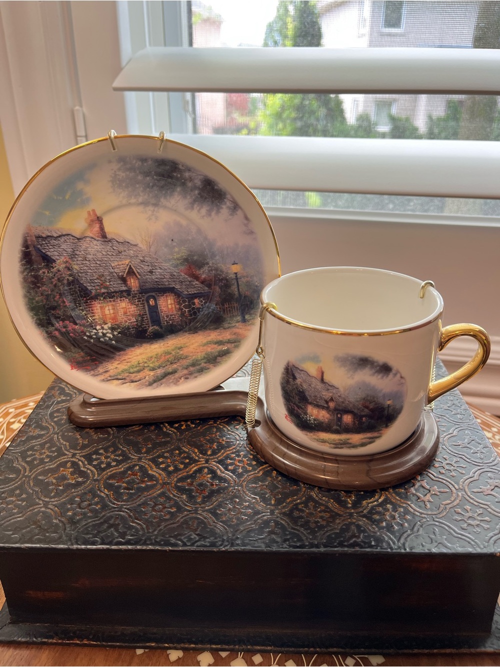 Thomas Kinkade Painter of Light Moonlight Cottage Plate and Mug Set